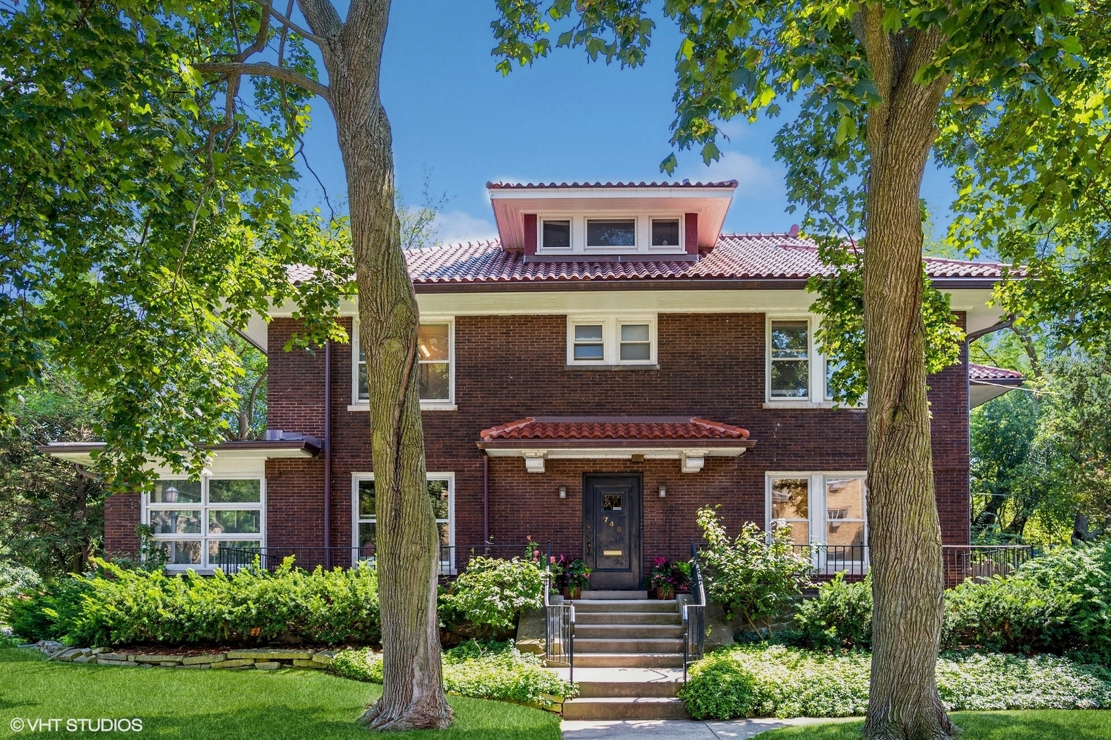 Property Photo:  748 Judson Avenue  IL 60202 