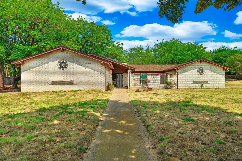 Property Photo:  512 Bandit Trail  TX 76034 