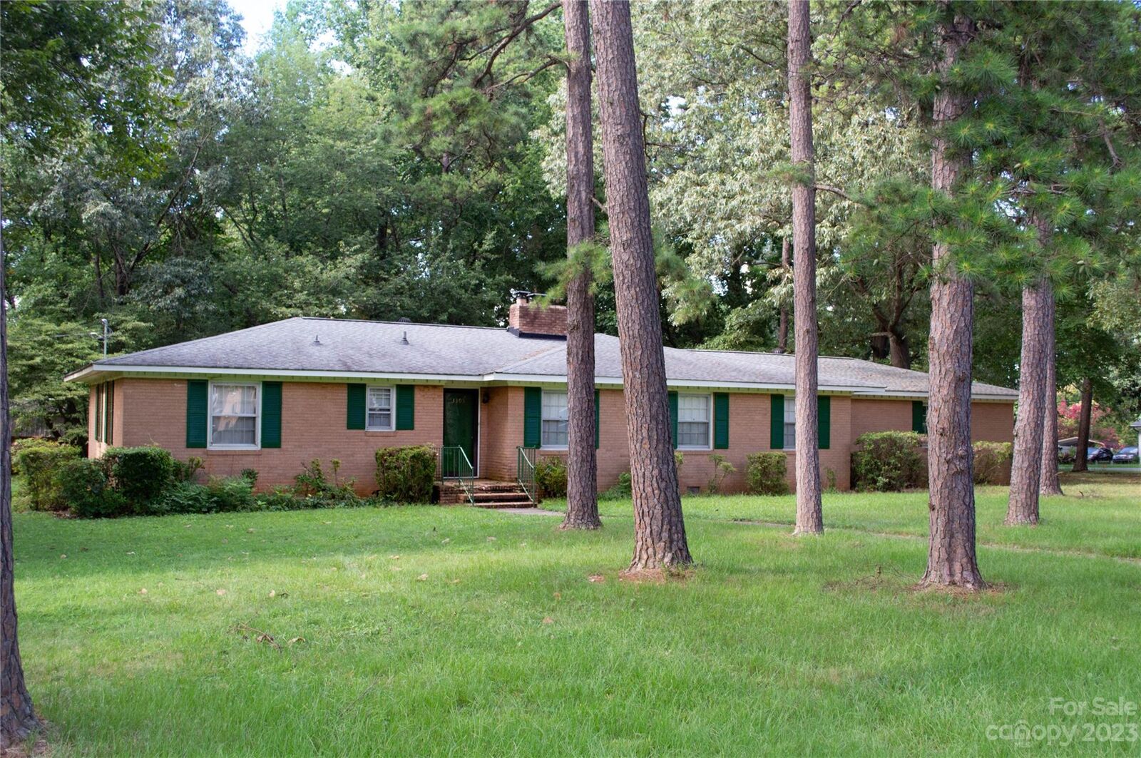 Property Photo:  3305 Kim Drive  NC 28214 