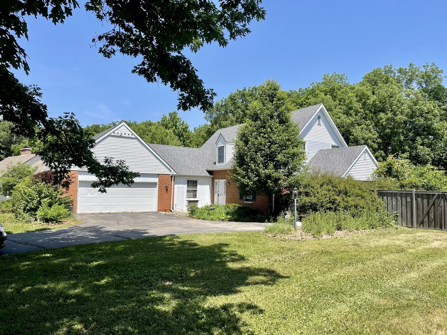 Property Photo:  327 Greenwood N  IL 60115 