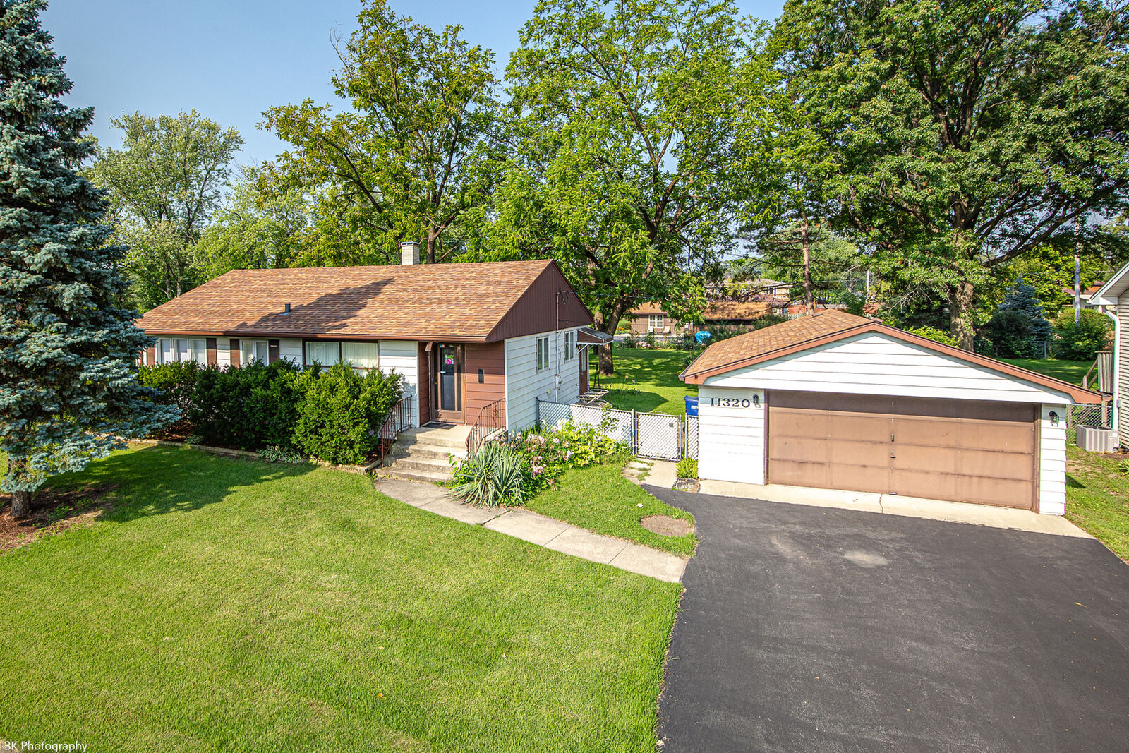 Property Photo: 11320 S Oak Park Avenue IL 60482