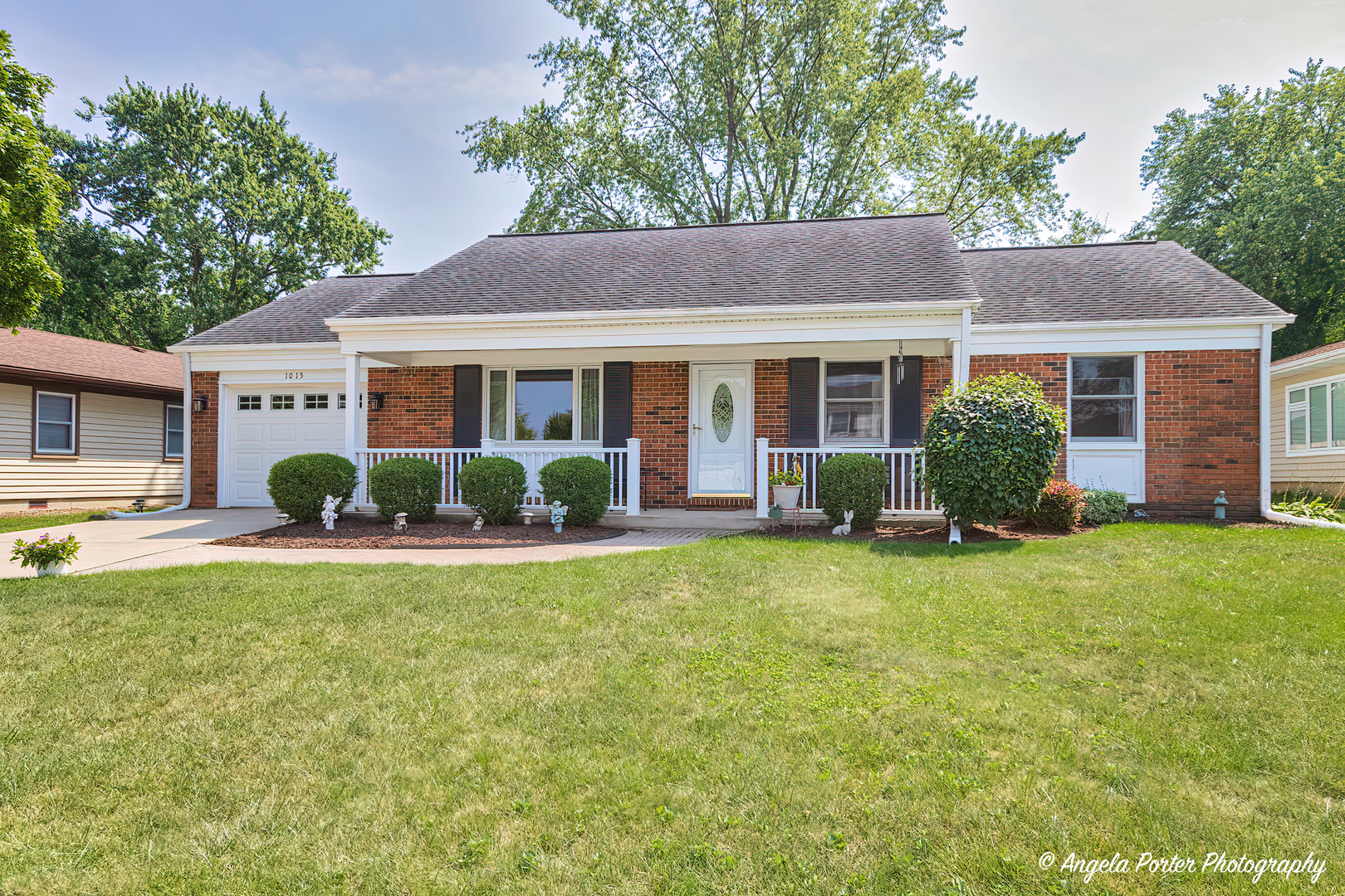 Property Photo: 1015 Plum Grove Circle IL 60089