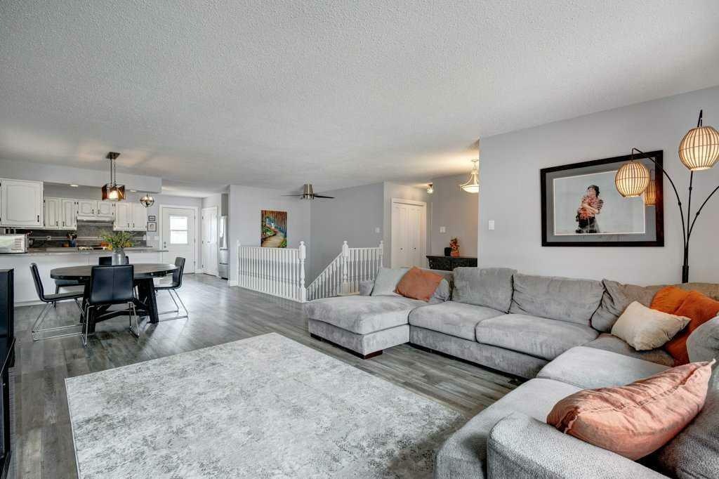 Property Photo: 509 53 Avenue West AB T0L0T0