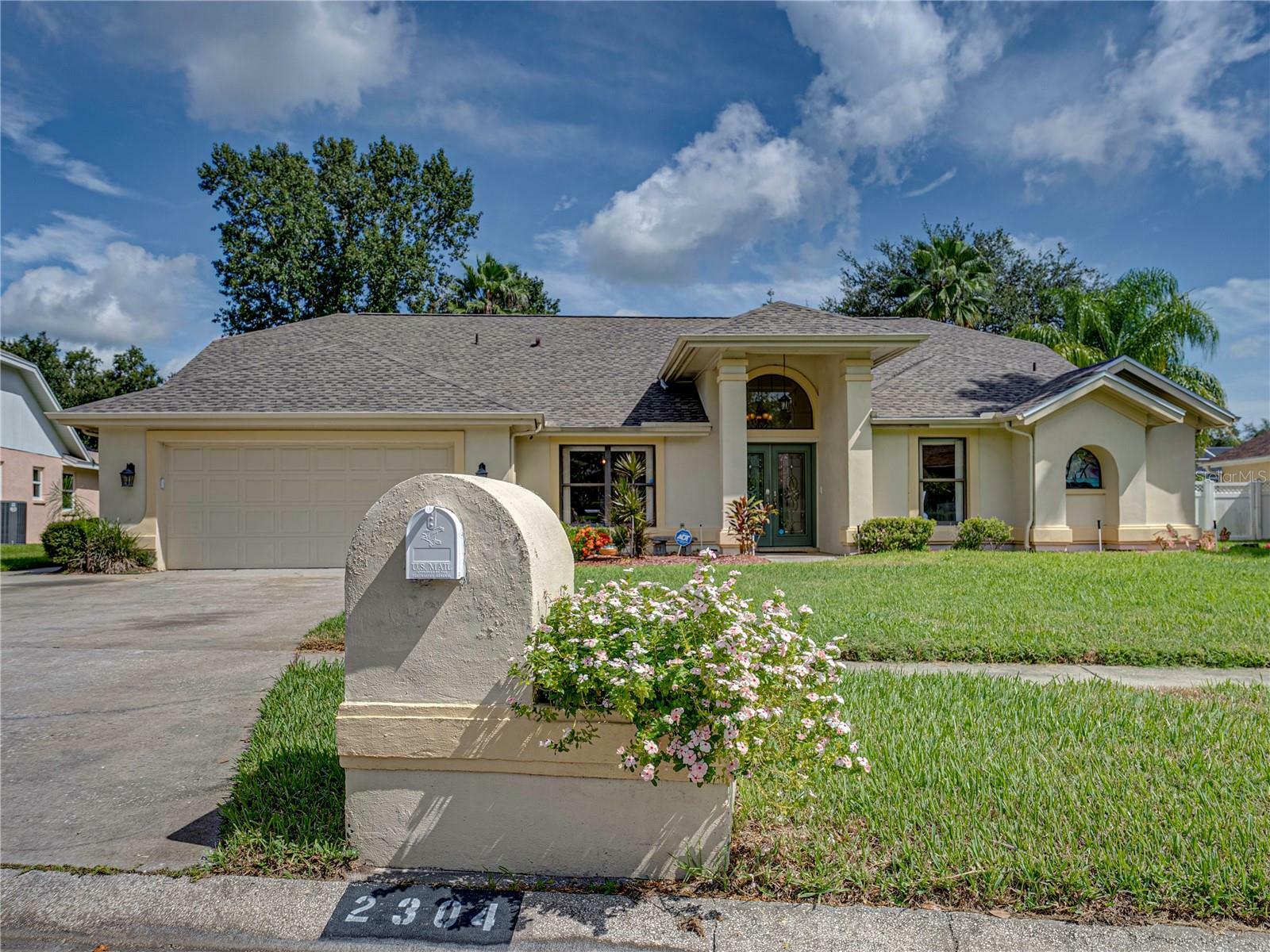 Property Photo: 2304 Marseille Court FL 33596