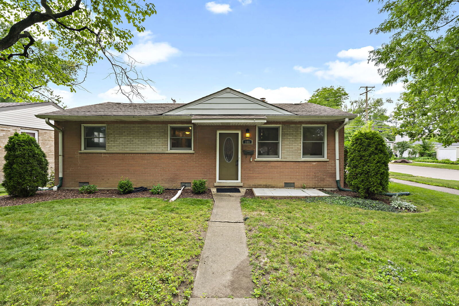Property Photo:  346 Newberry Avenue  IL 60526 