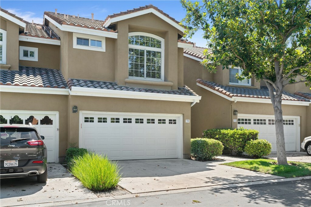 Property Photo:  39 Matisse Circle 19  CA 92656 