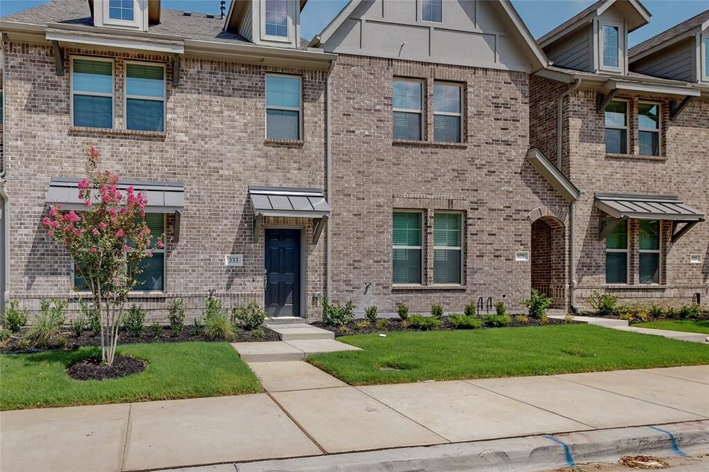 Property Photo:  333 Blackthorne Drive  TX 75074 