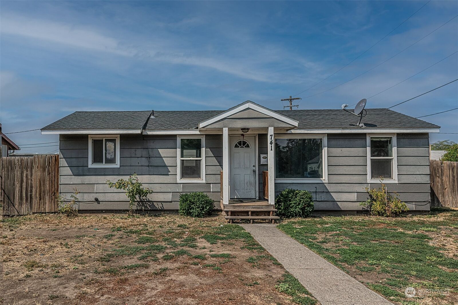 Property Photo: 741 N 9th Avenue WA 99362