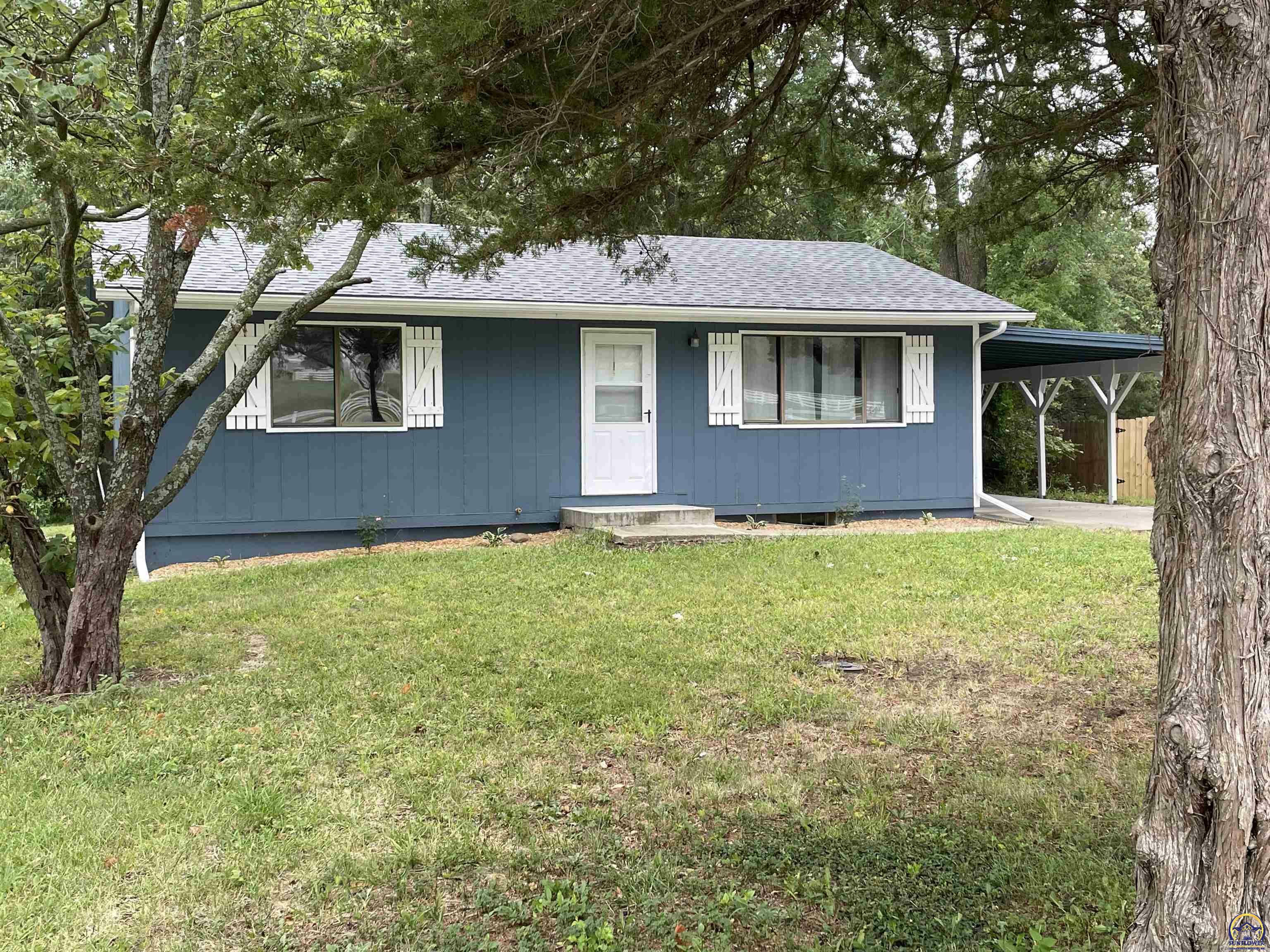 Property Photo:  420 W 14th St  KS 66402 