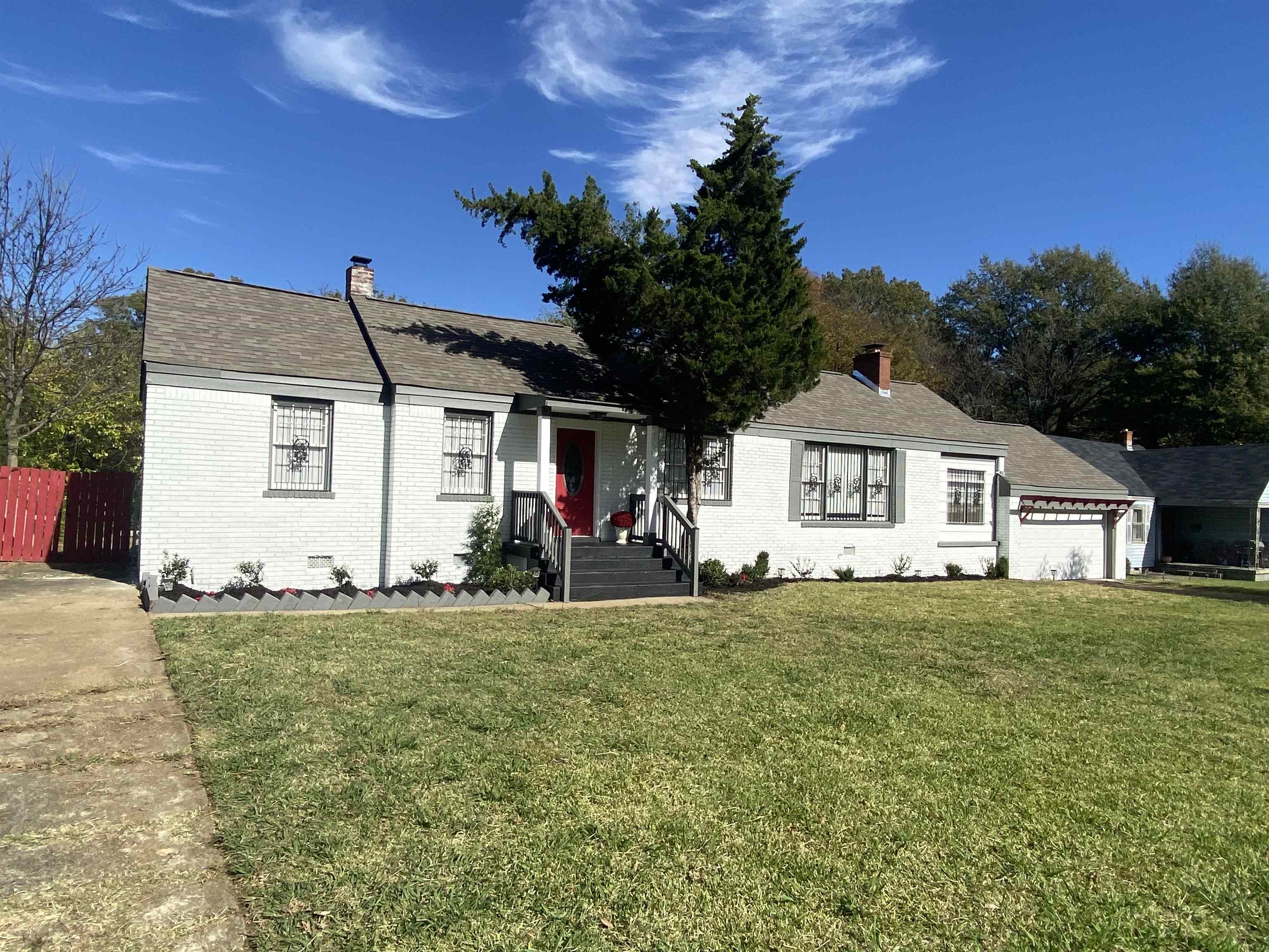 Property Photo: 706 E Davant Ave TN 38106