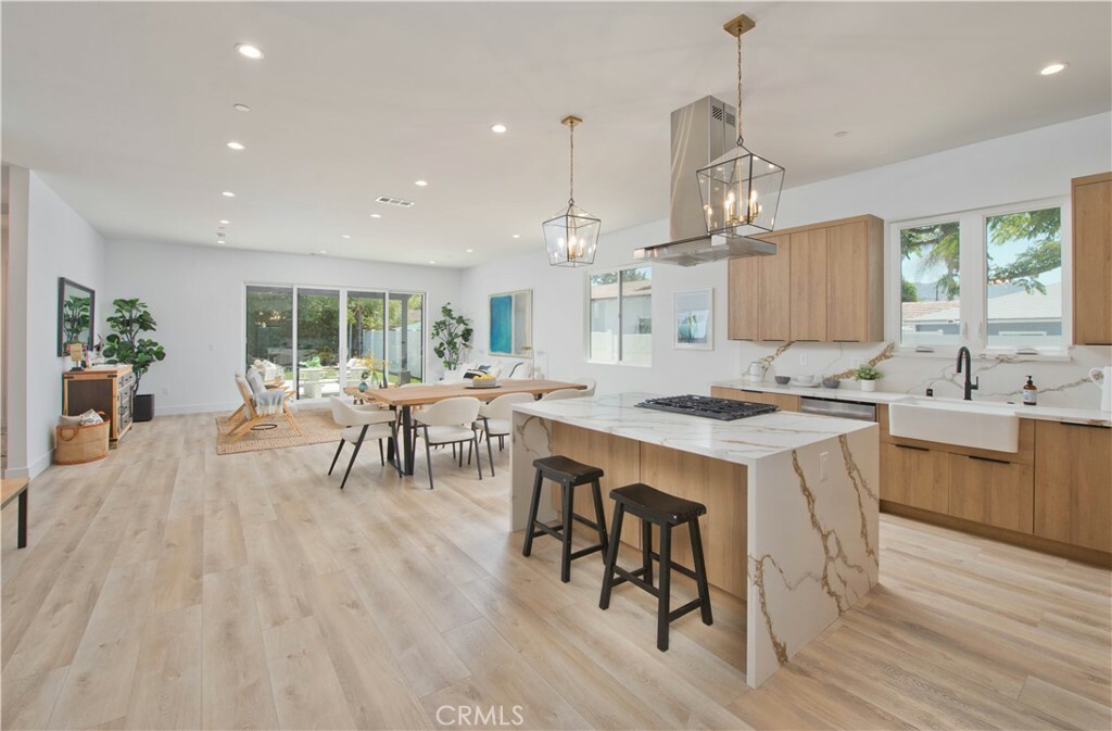 Property Photo: 926 N Valley Street CA 91505