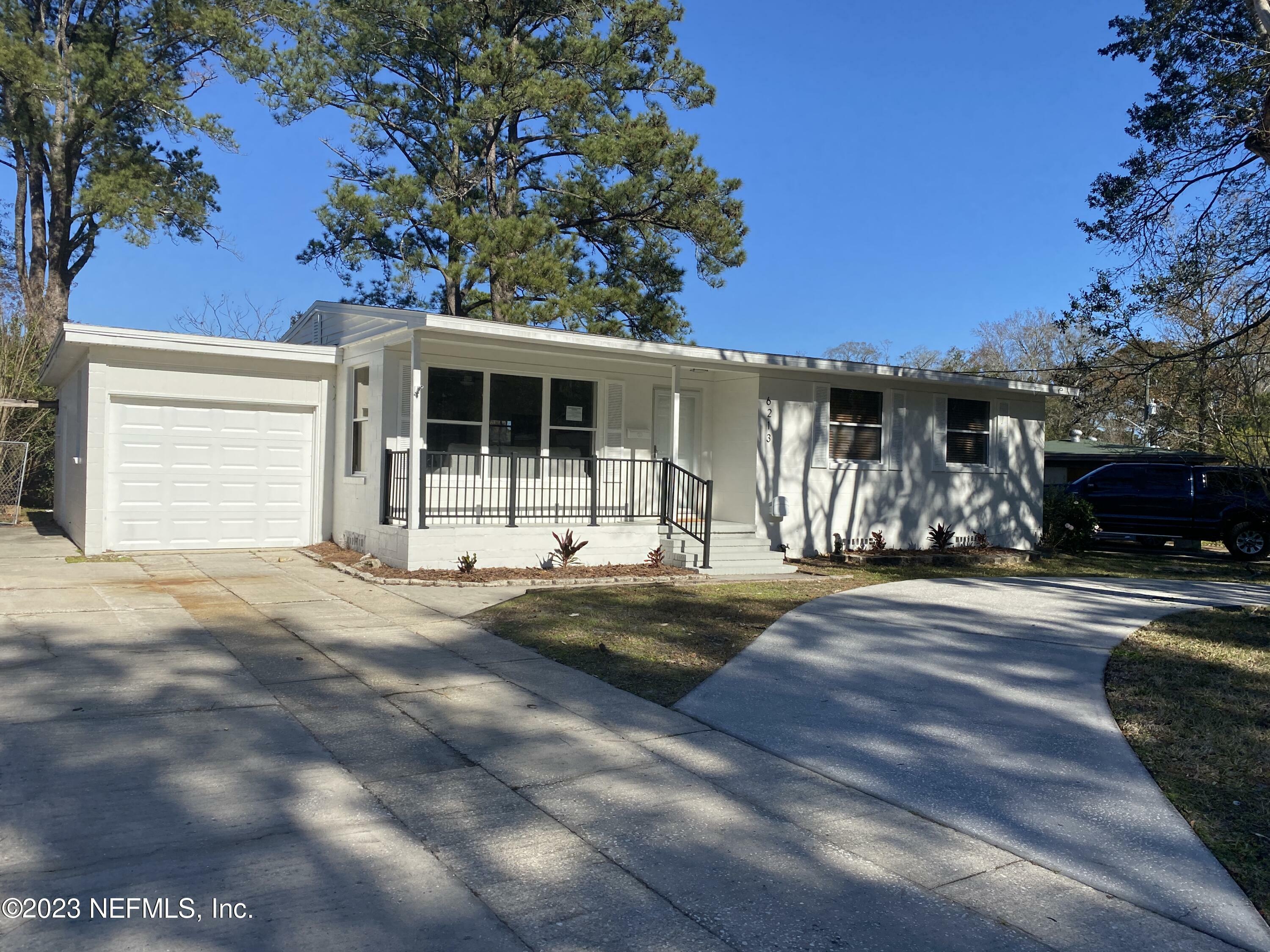 Property Photo: 6213 Mercado Drive FL 32210