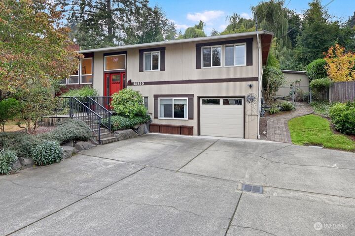 15855 37th Avenue NE  Lake Forest Park WA 98155 photo