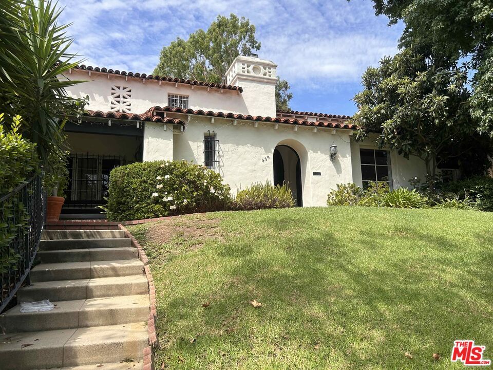 Property Photo:  459  N Orange Dr  CA 90036 