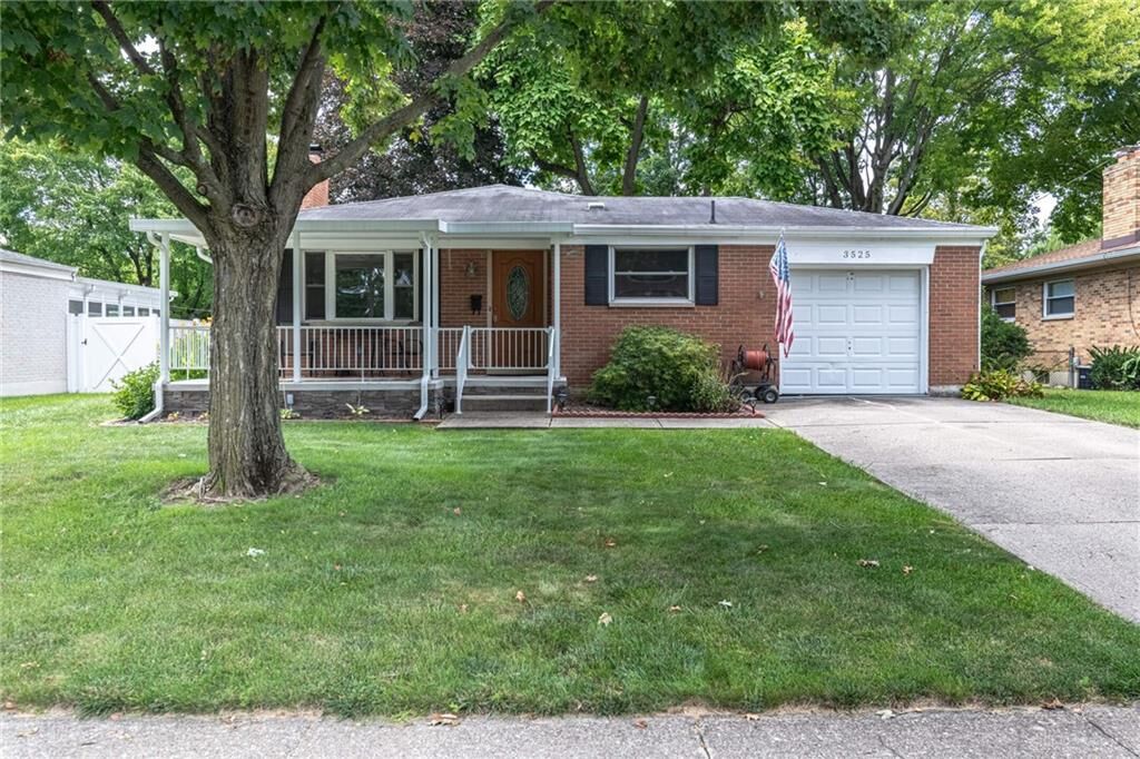 Property Photo: 3525 Kingswood Drive OH 45429