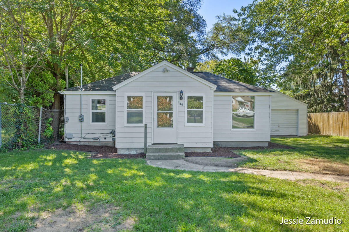 Property Photo:  130 Wadsworth Street SW  MI 49548 