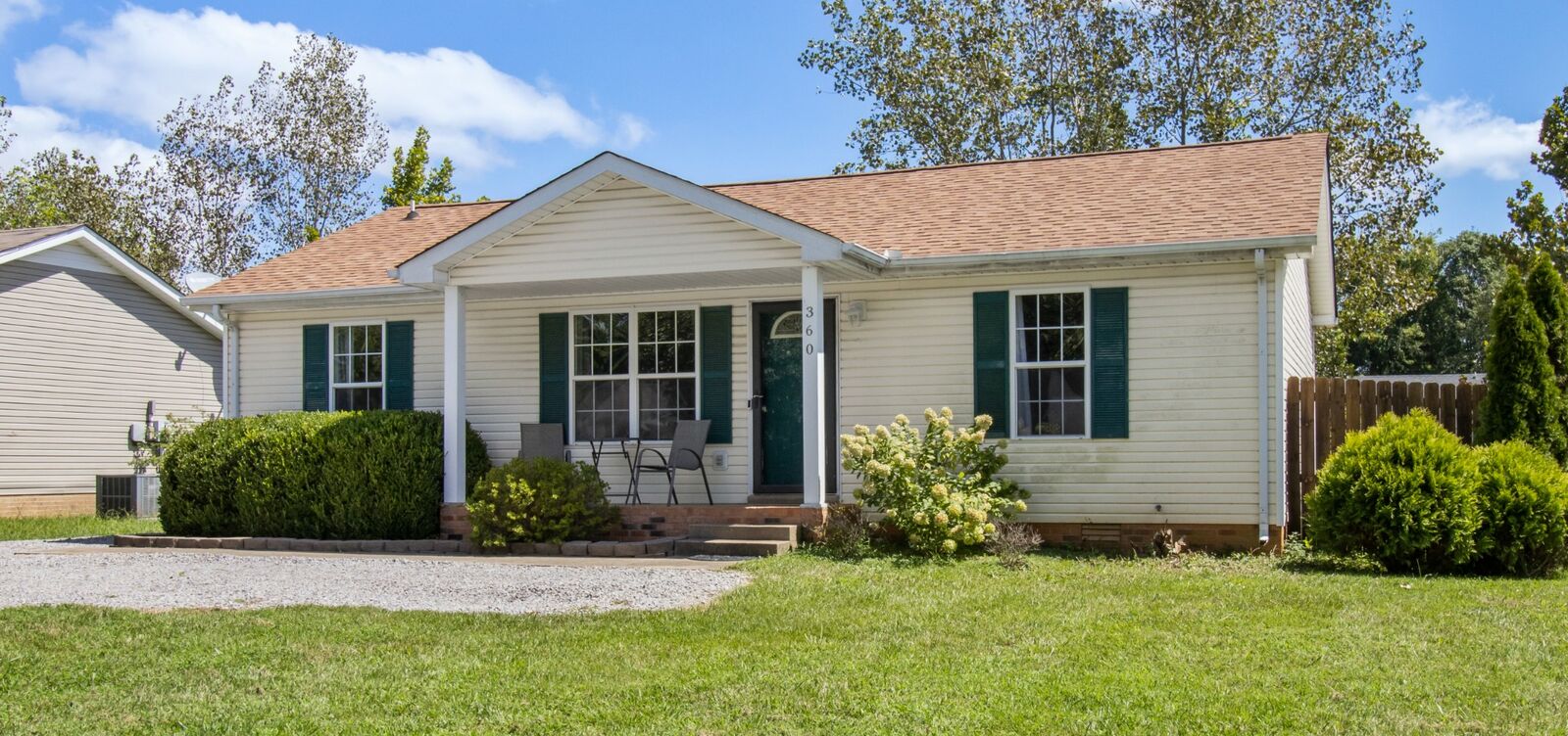 Property Photo: 360 Lafayette Point Cir TN 37042