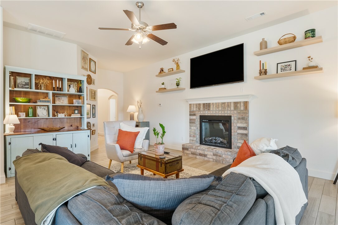 Property Photo: 541 Melrose Place AR 72712