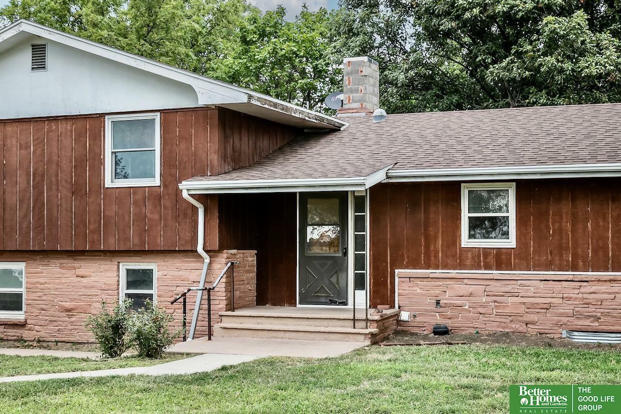 Property Photo: 320 County Road 5 NE 68003