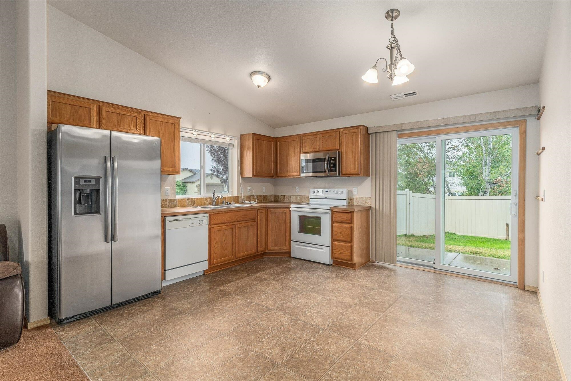 Property Photo: 10114 W Natalie Ave WA 99004