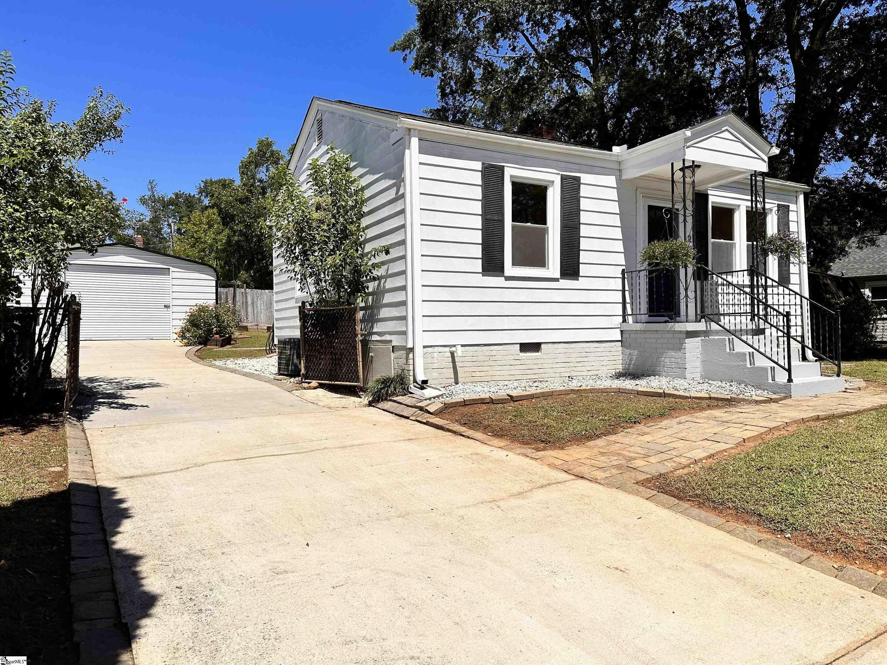 Property Photo:  2 Senator Pettus Avenue  SC 29617 