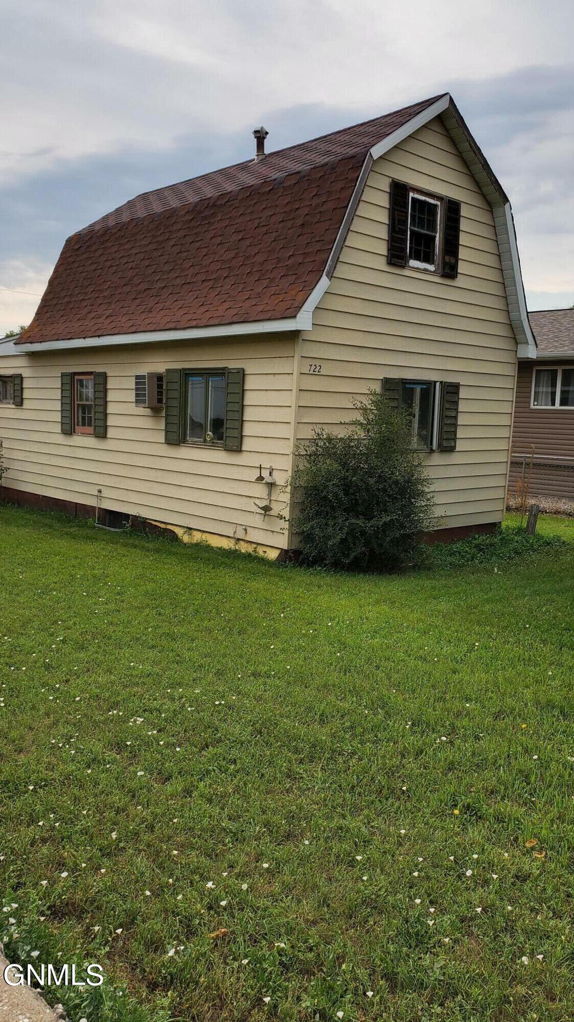 Property Photo: 722 University Avenue ND 58801