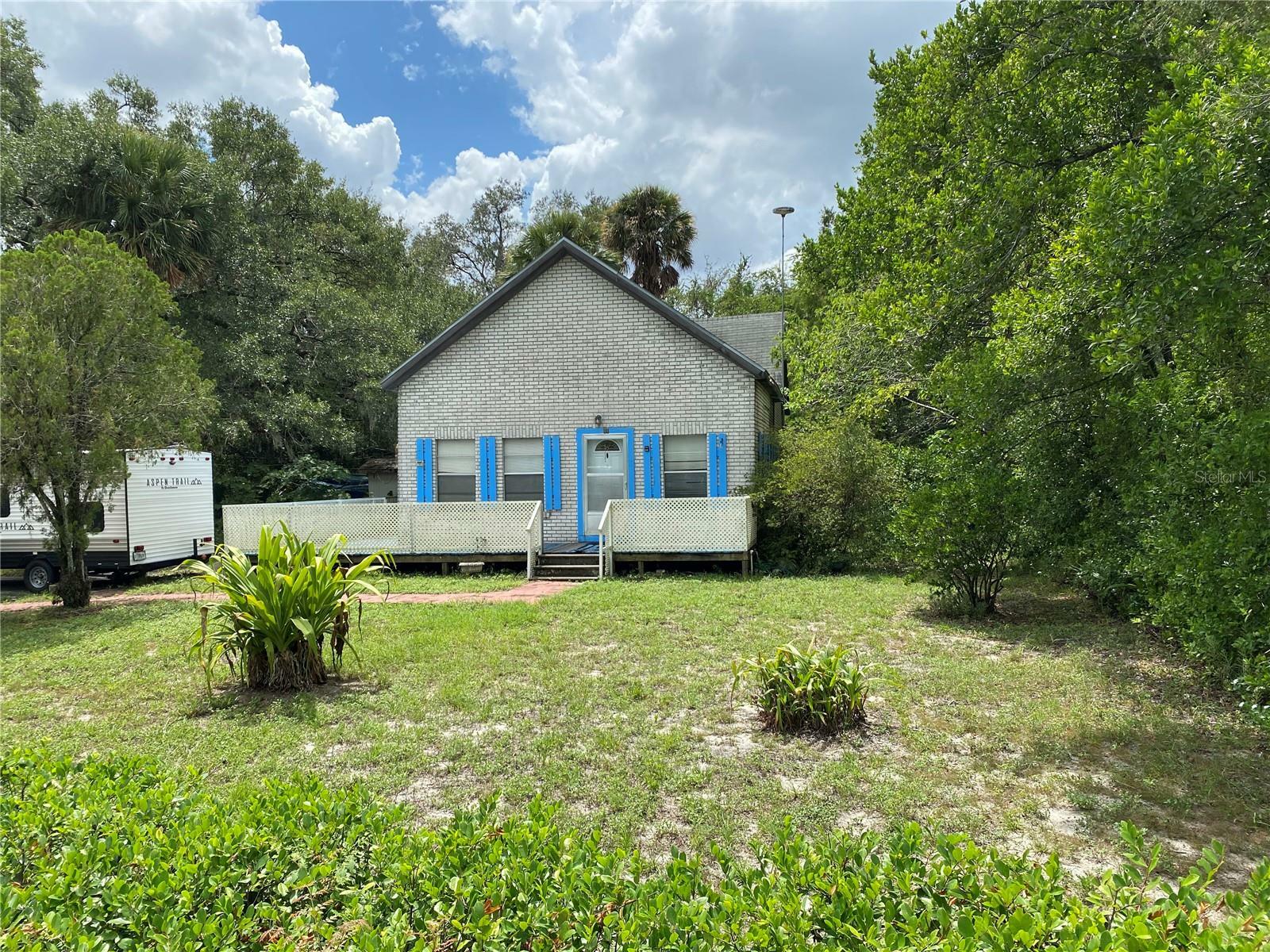 Property Photo:  607 Ronald Reagan Parkway  FL 33896 