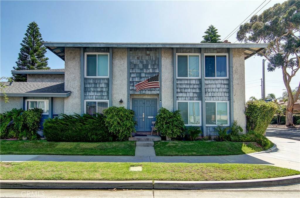 Property Photo: 1704 California 6 CA 92648