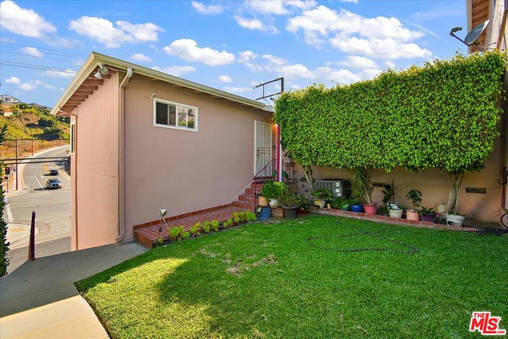 Property Photo:  4205 Don Tomaso Drive  CA 90008 