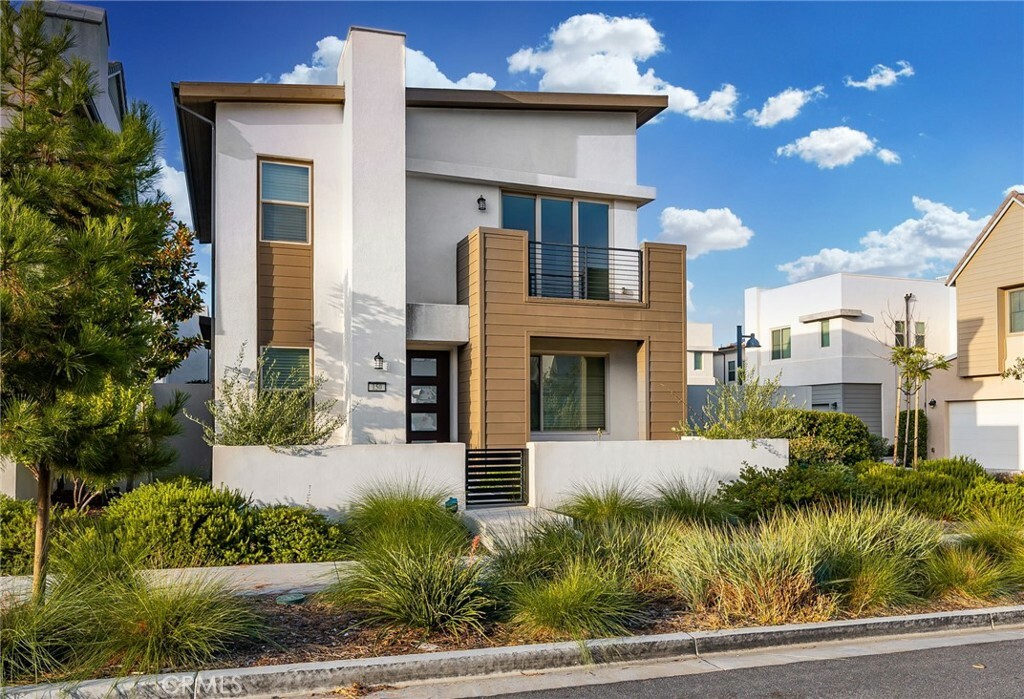 Property Photo: 150 Scale CA 91618