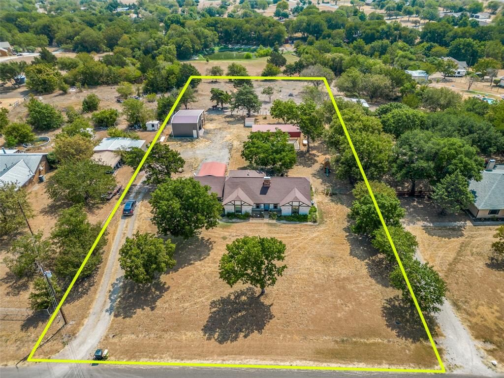 Property Photo: 4830 Diamond Creek Drive TX 76065