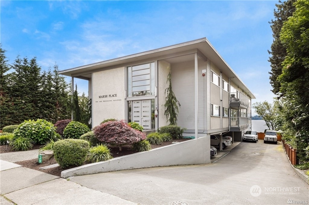 Property Photo:  6501 Lake Washington Boulevard NE 204  WA 98033 