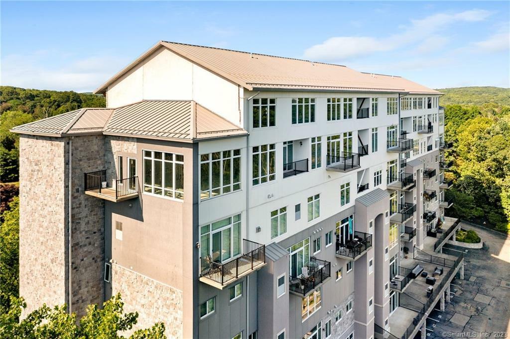 Property Photo: 586 West Thames Street 603 CT 06360