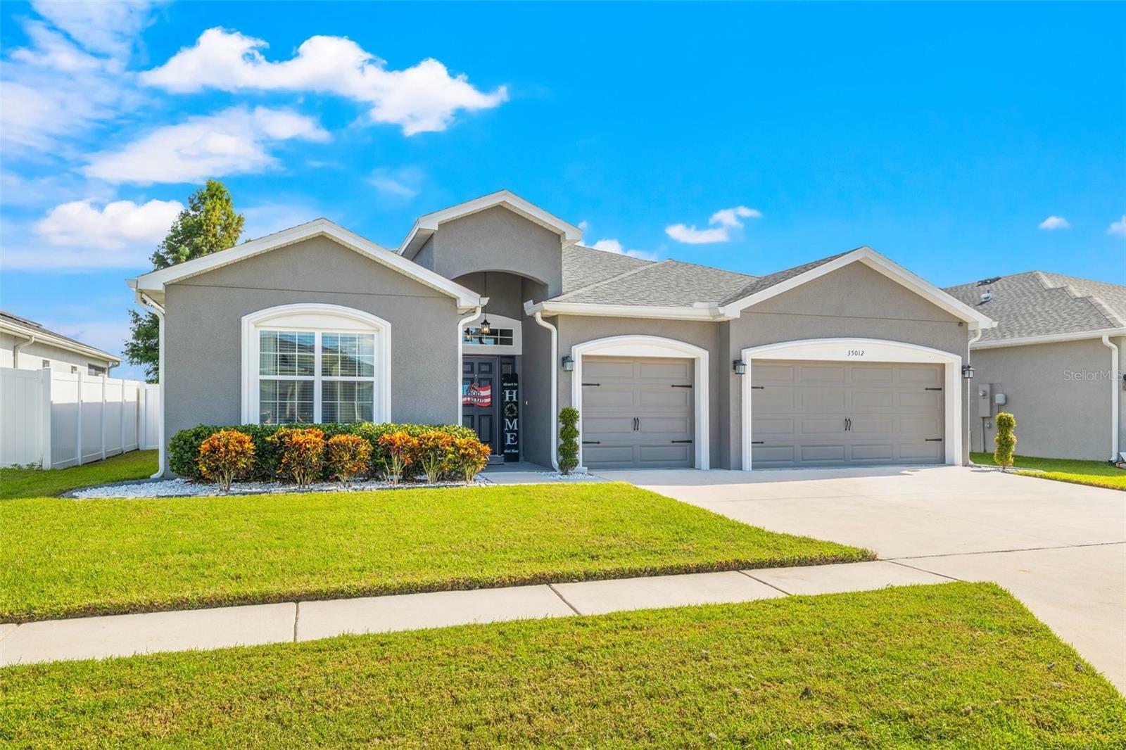 Property Photo: 35012 Long Island Court FL 33541