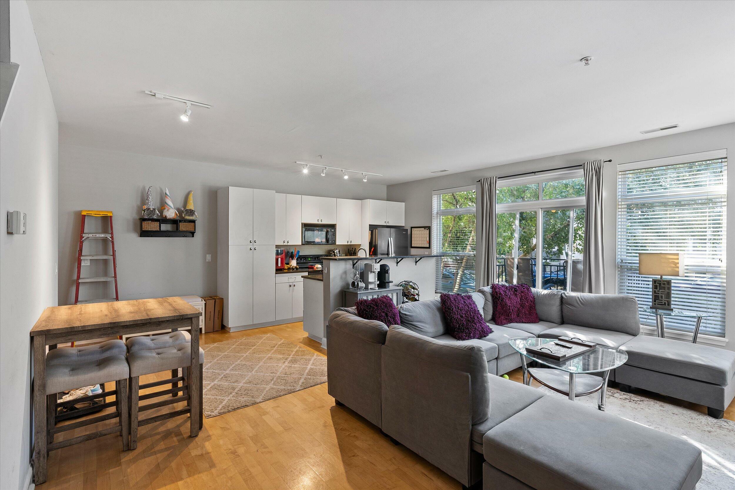 Property Photo: 1550 N Warren Ave 102 WI 53202
