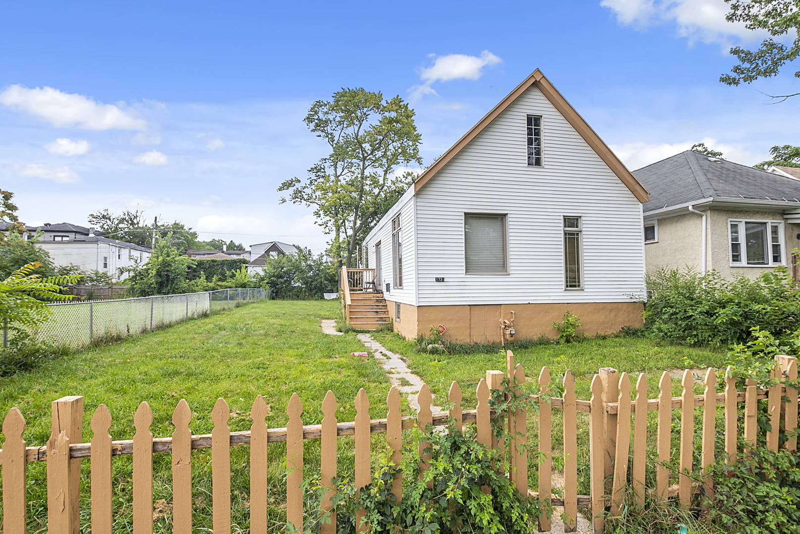 Property Photo:  1735 W Steuben Street  IL 60643 