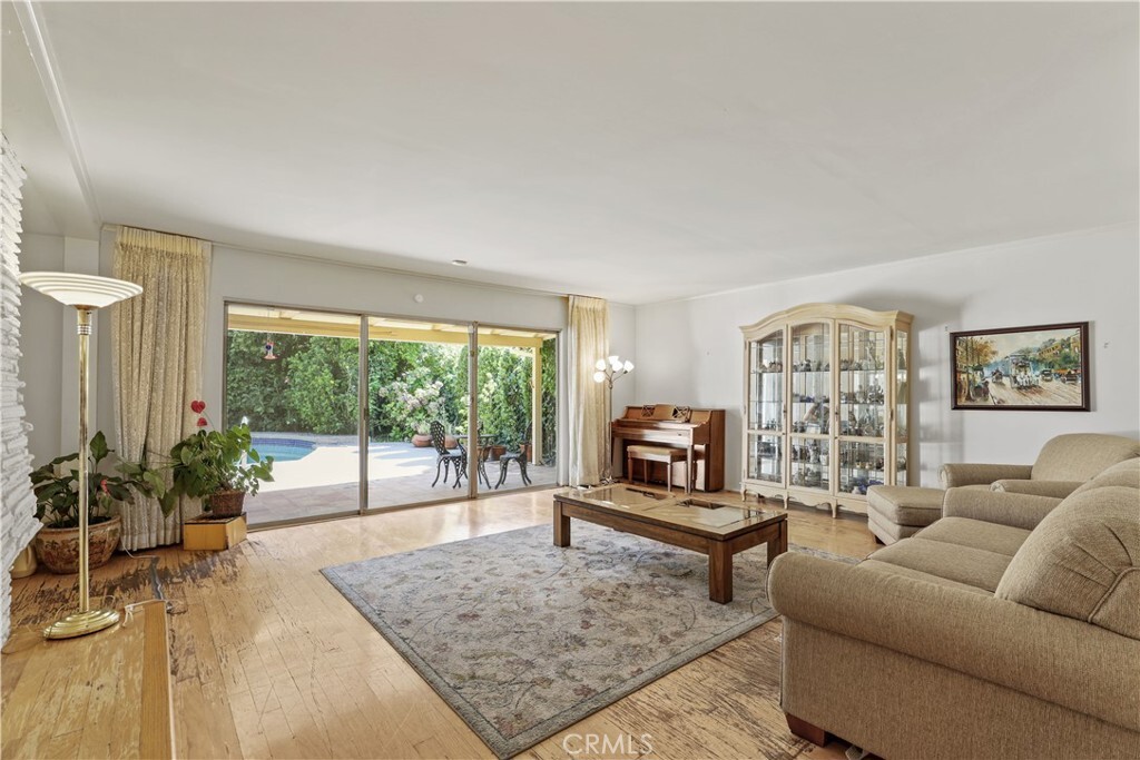 Property Photo: 13864 Cumpston Street CA 91401
