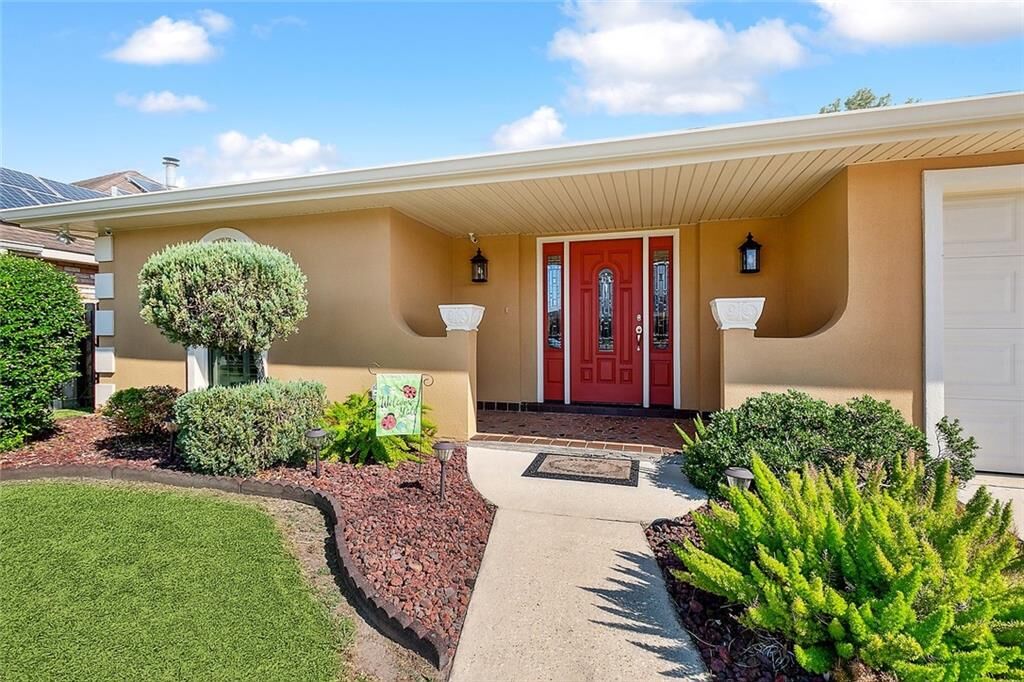 Property Photo:  2813 Mayflower Street  LA 70075 