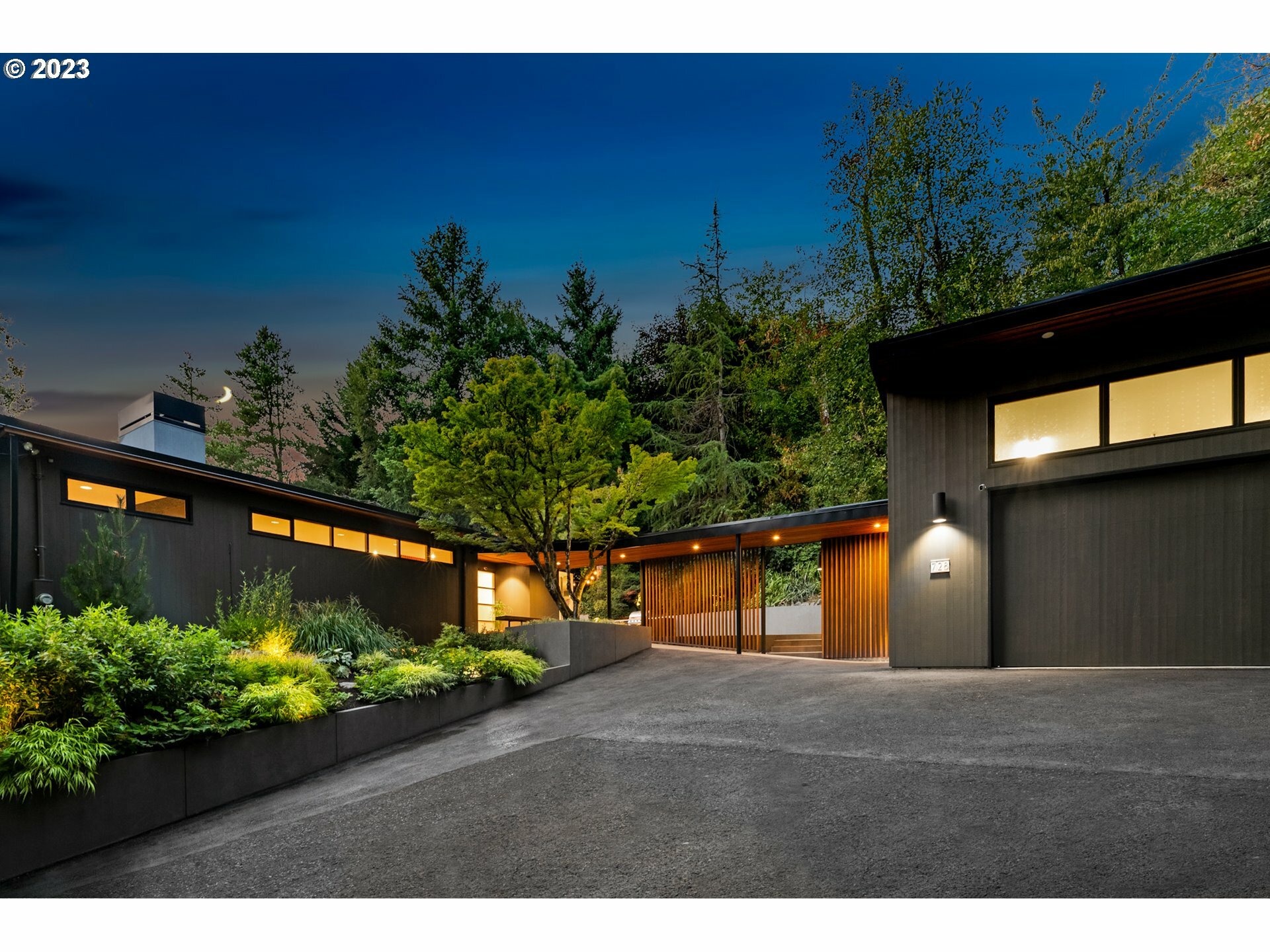 Property Photo:  728 NW Skyline Blvd  OR 97229 