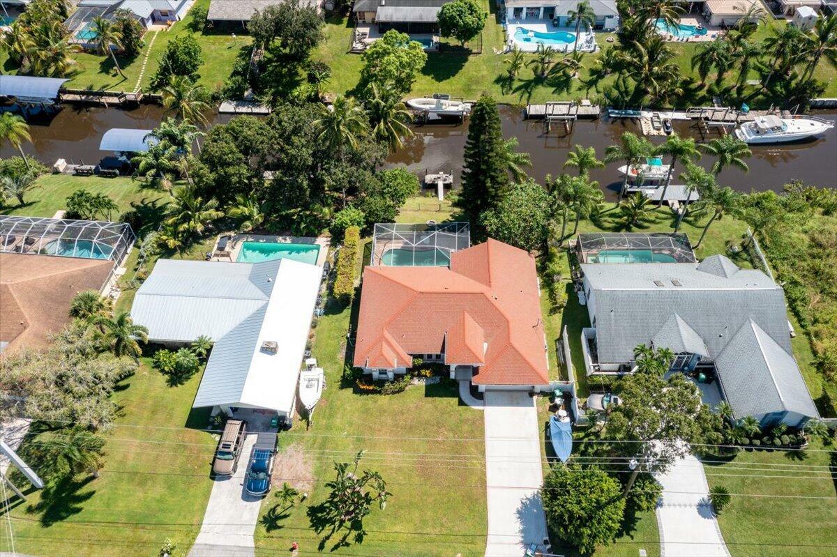 Property Photo: 652 SE Seahouse Drive FL 34983