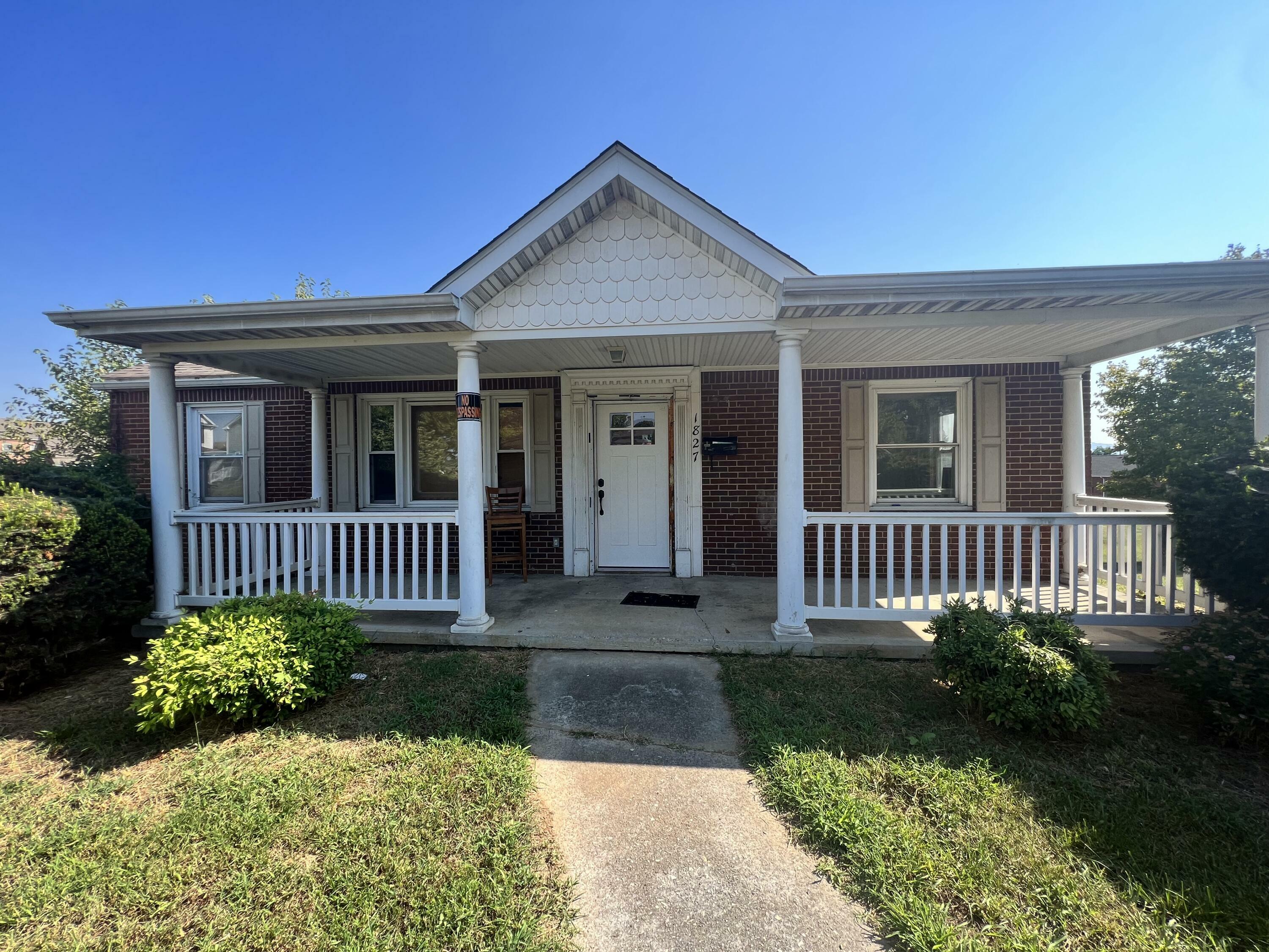 Property Photo:  1827 Dunbar St NW  VA 24012 