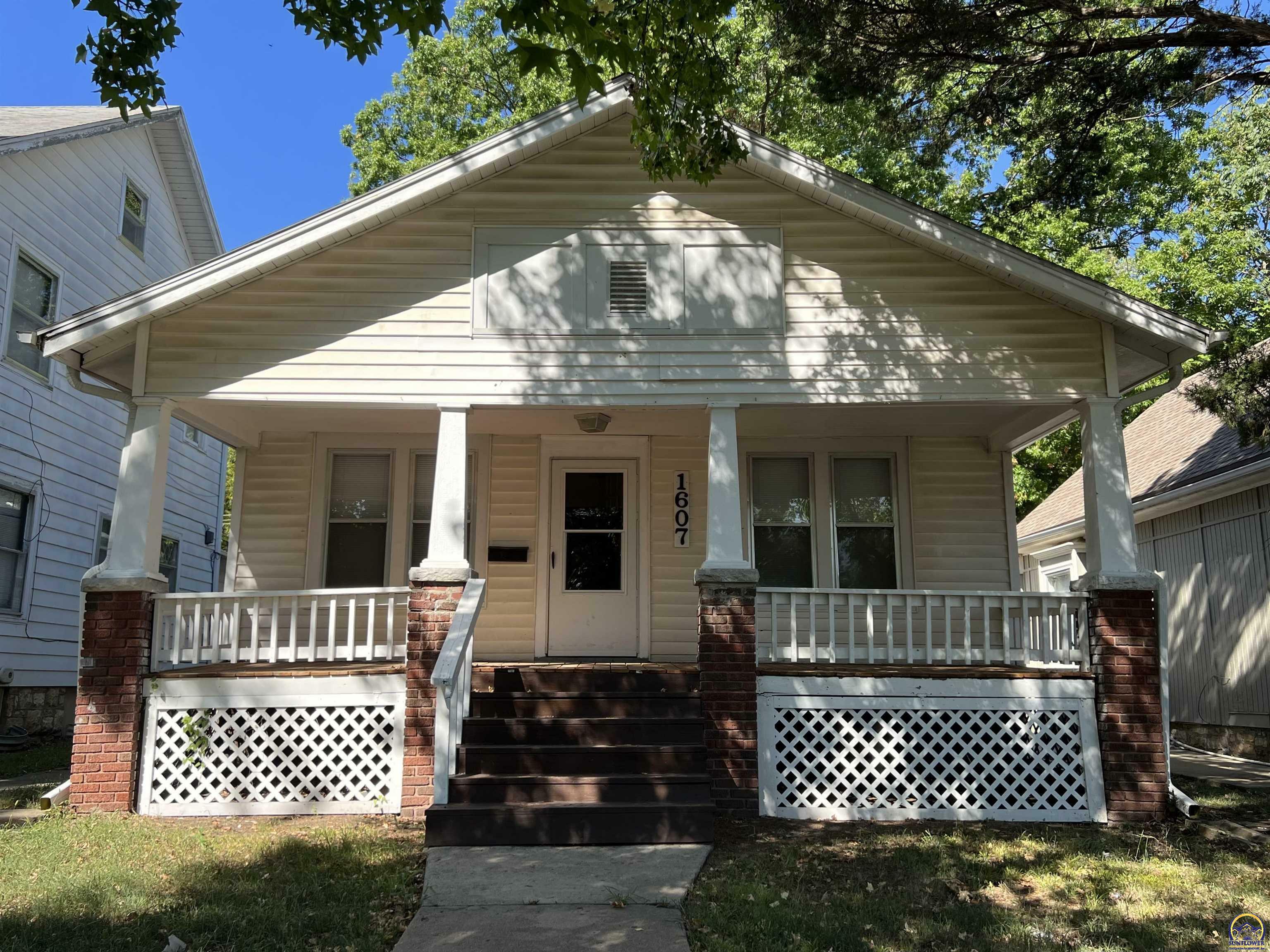 Property Photo:  1607 SW Clay St  KS 66604 