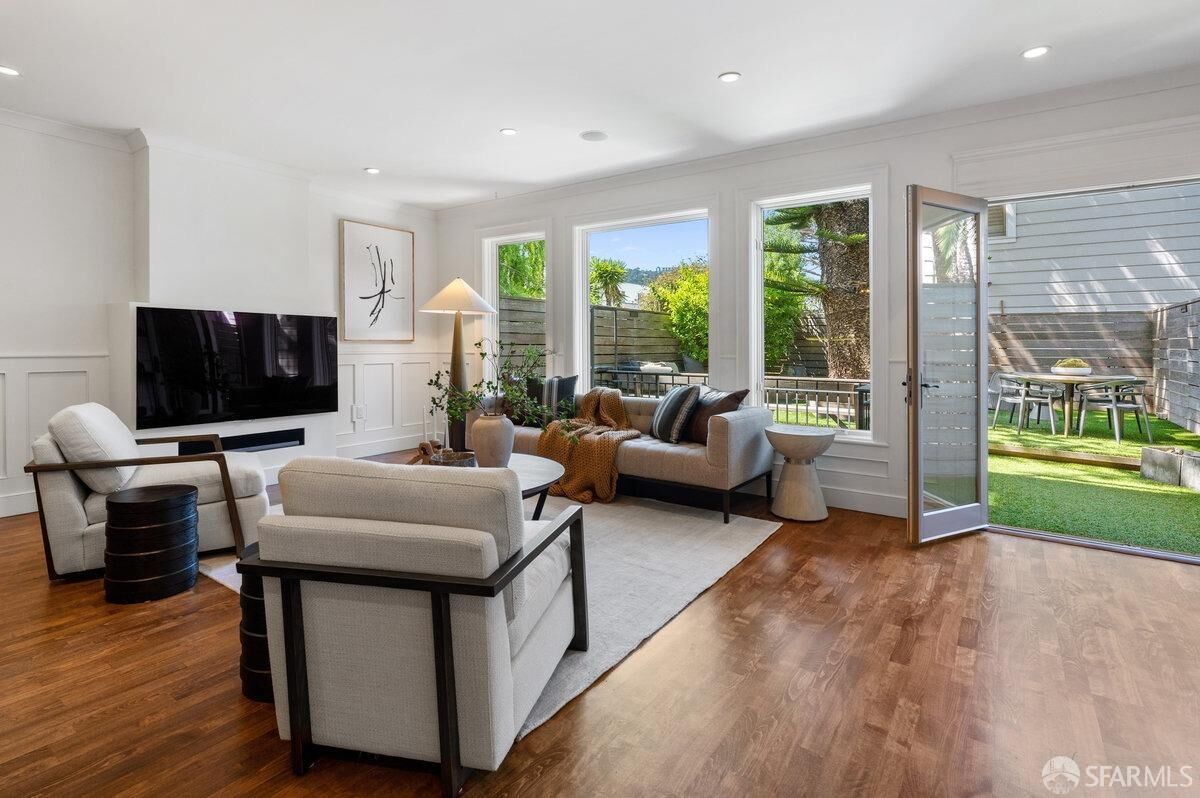 Property Photo:  1068 Sanchez Street  CA 94114 