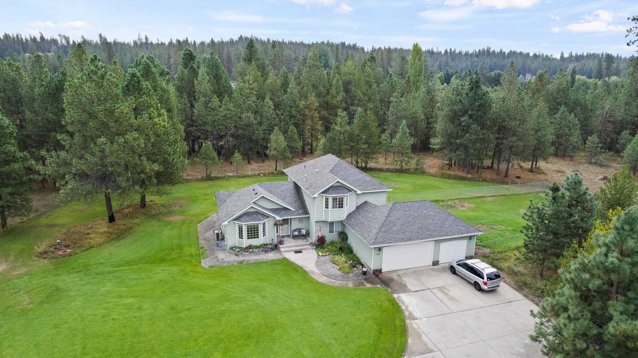 Property Photo:  21512 N Green Pine Ln  WA 99005 