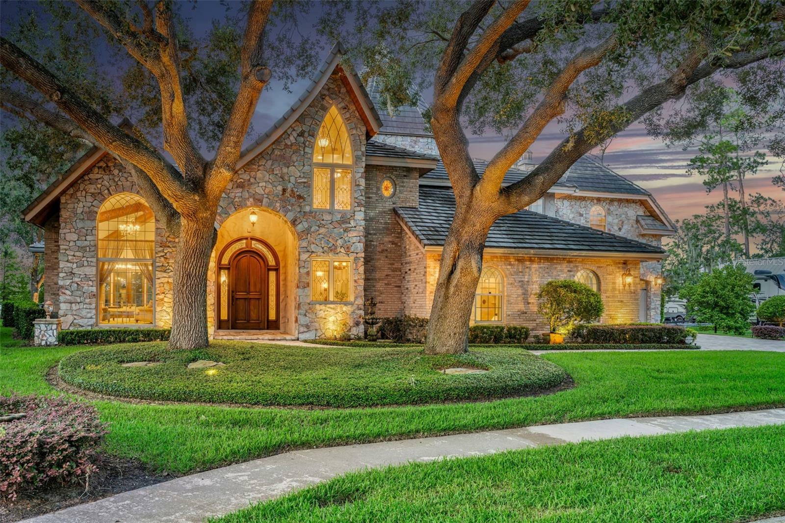 Property Photo: 8649 Amber Oak Ct FL 32817