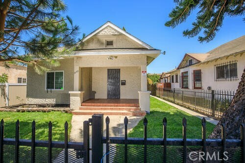 Property Photo:  1450 Peterson Avenue  CA 90813 