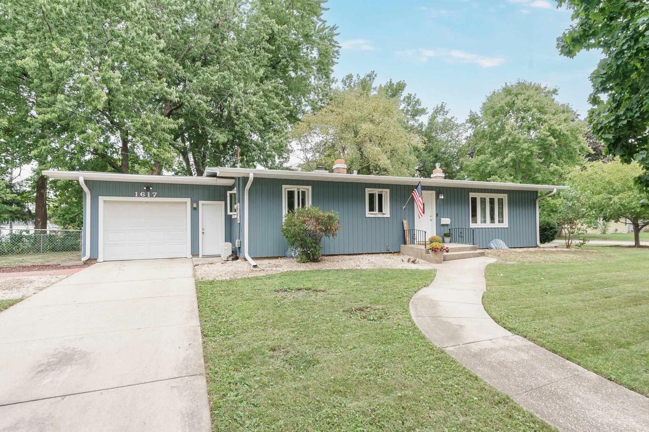 Property Photo: 1617 Hawthorne Avenue WI 53545