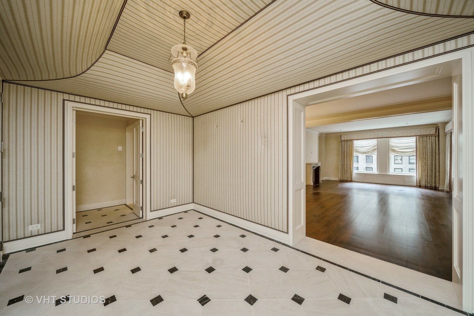 Property Photo:  159 E Walton Place 7D  IL 60611 