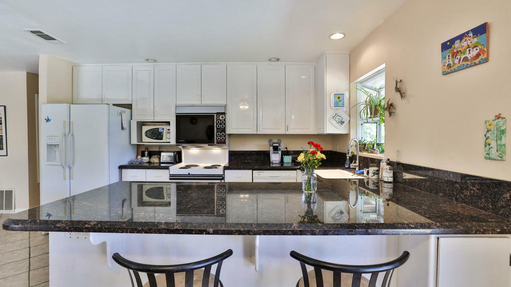 Property Photo: 74216 Myrsine Avenue CA 92260