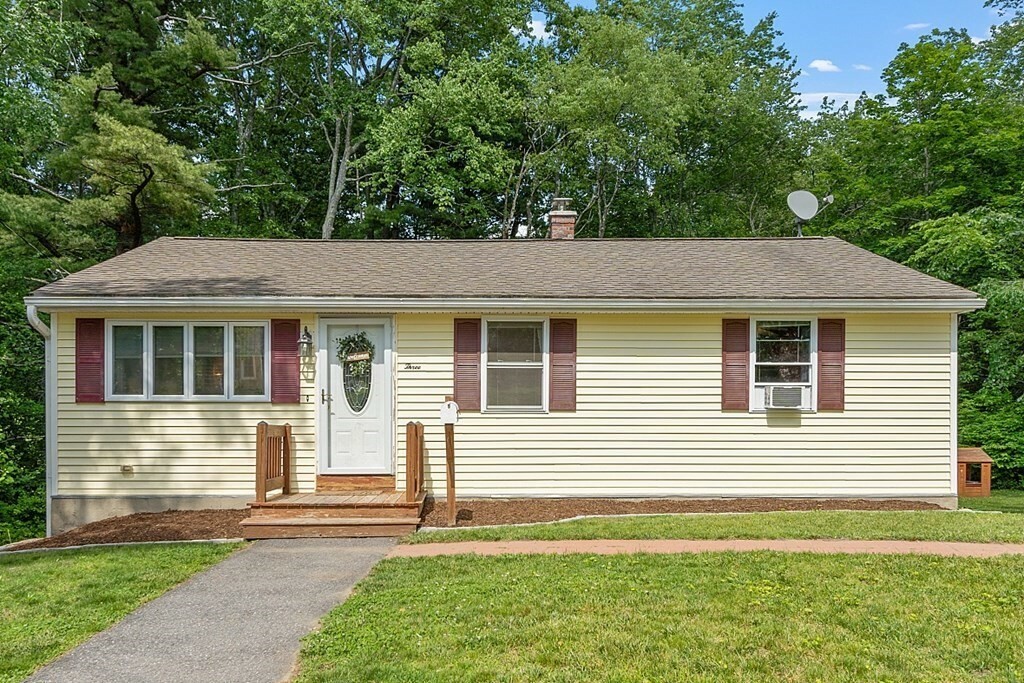 Property Photo:  3 Oak Hill Ave  MA 01510 